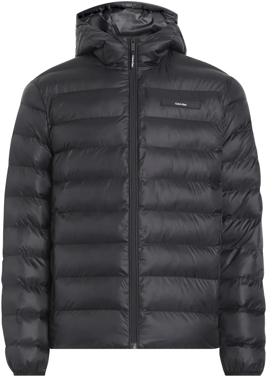 

Стеганая куртка Calvin Klein Big&Tall "BT_RECYCLED HOODED PUFFER JACKET", с капюшоном, большие размеры, с нашивкой-логотипом, цвет Ck Black