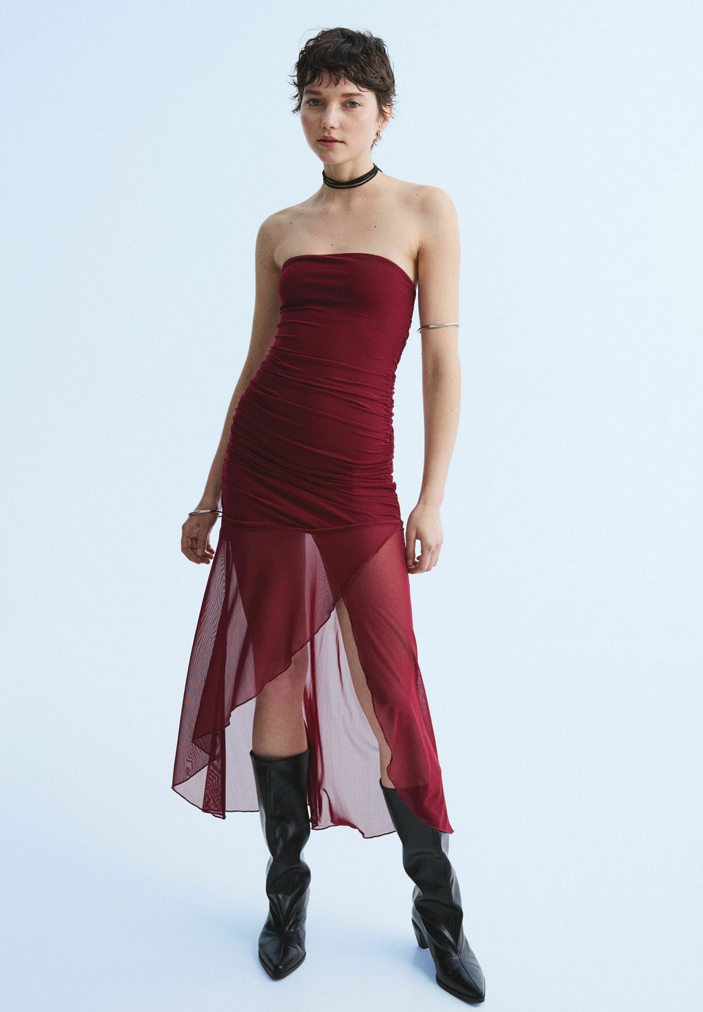 

Платье WITH BANDEAU NECKLINE - MIDI Bershka, бургундия