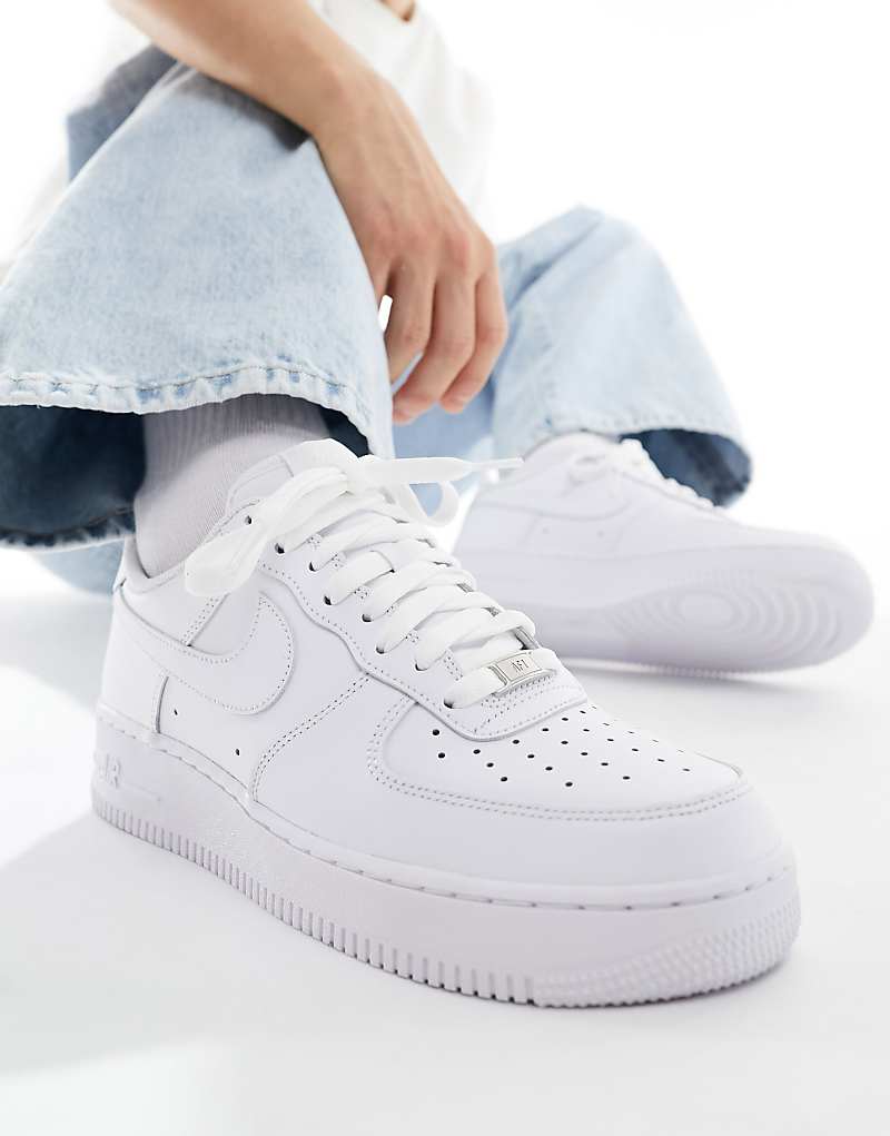 

Тройные белые кроссовки Nike Air Force 1 '07, Белый, Тройные белые кроссовки Nike Air Force 1 '07