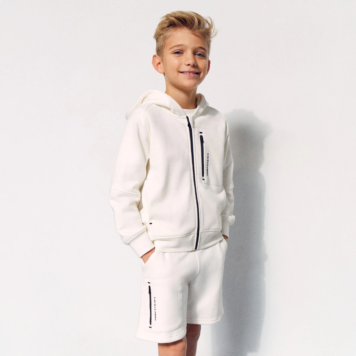 

Открытая толстовка с капюшоном Boomerang Boy's Sportcasual, цвет 120 Crudo