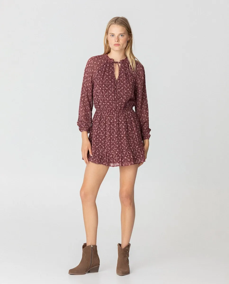 

Короткое платье с длинными рукавами и завязкой на шее Noon, гранатовый