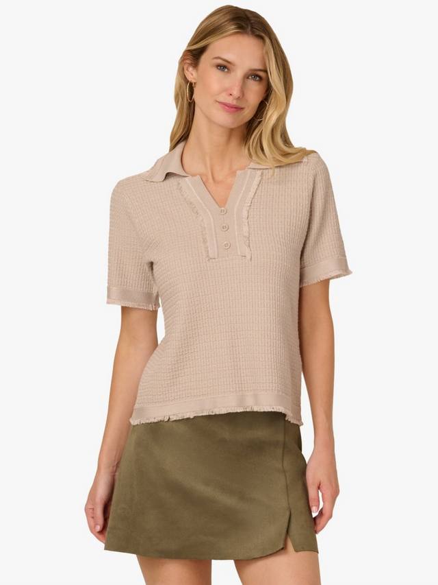 

Короткий рукав поло с V-образным вырезом Adrianna Papell, Pebble