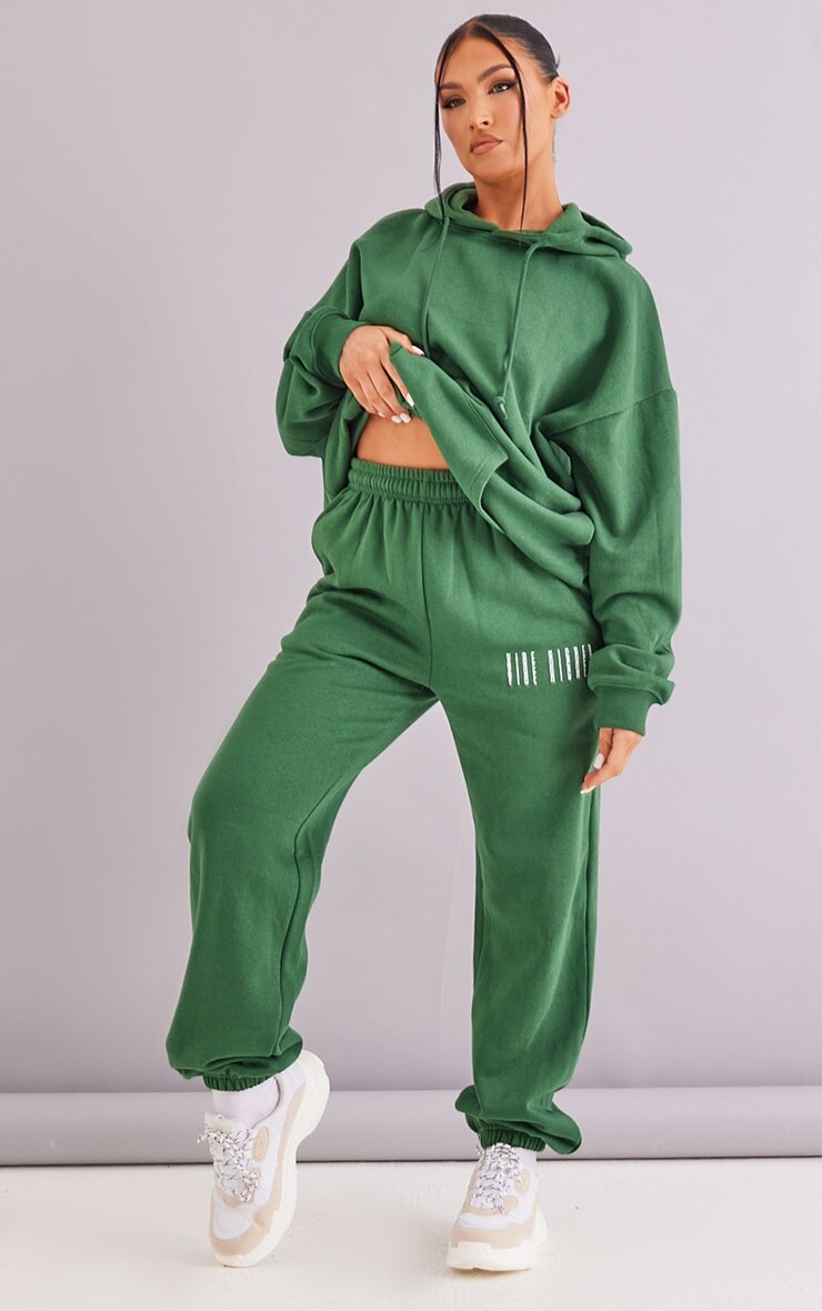 

PrettyLittleThing Лесно-зеленые джоггеры с высокой талией и принтом на манжетах