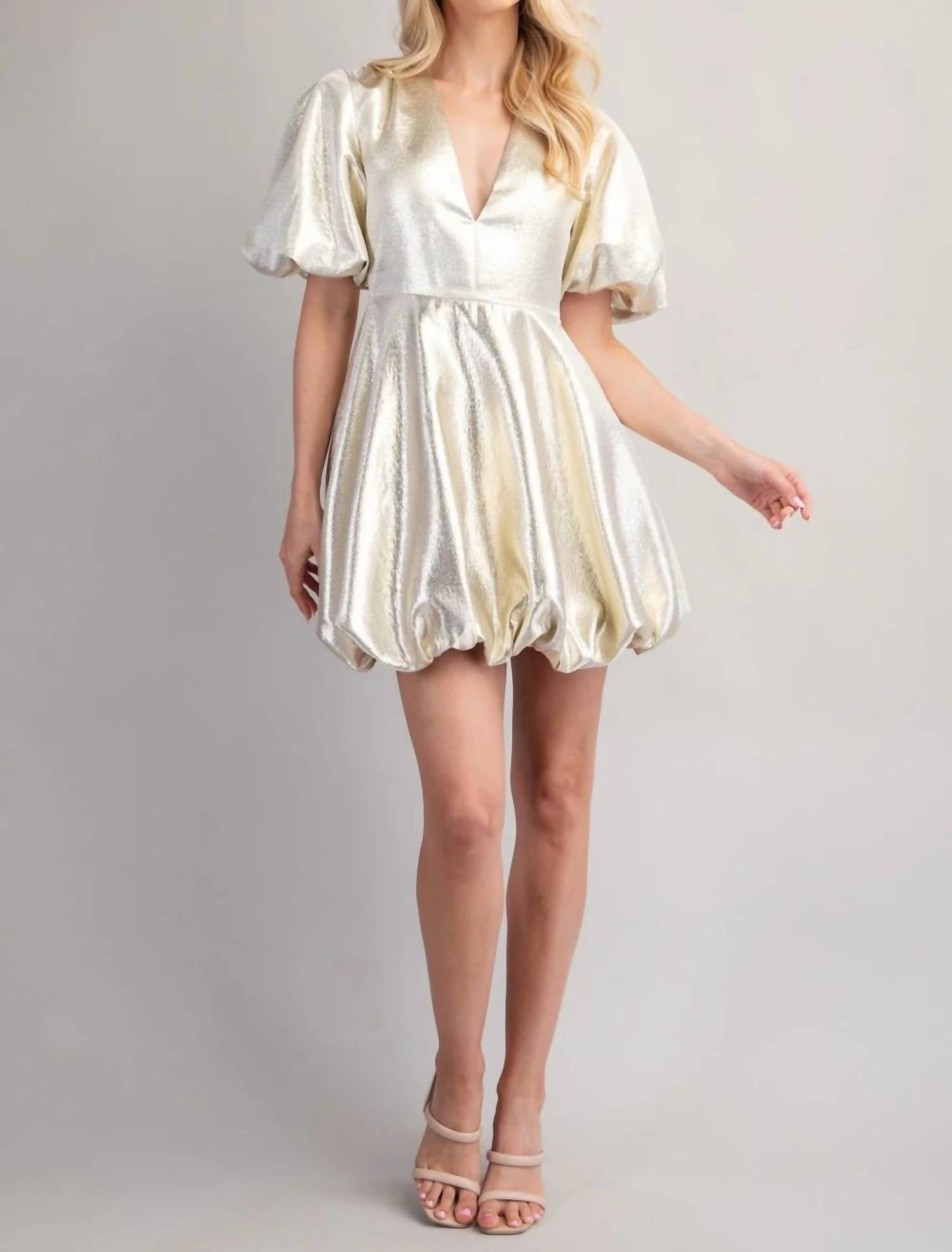 

Платье с пышными рукавами Get Your Shine On в кремовом цвете GLAM
