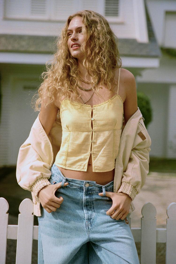 

Топ с кружевной отделкой на бретельках Pull And Bear, желтый