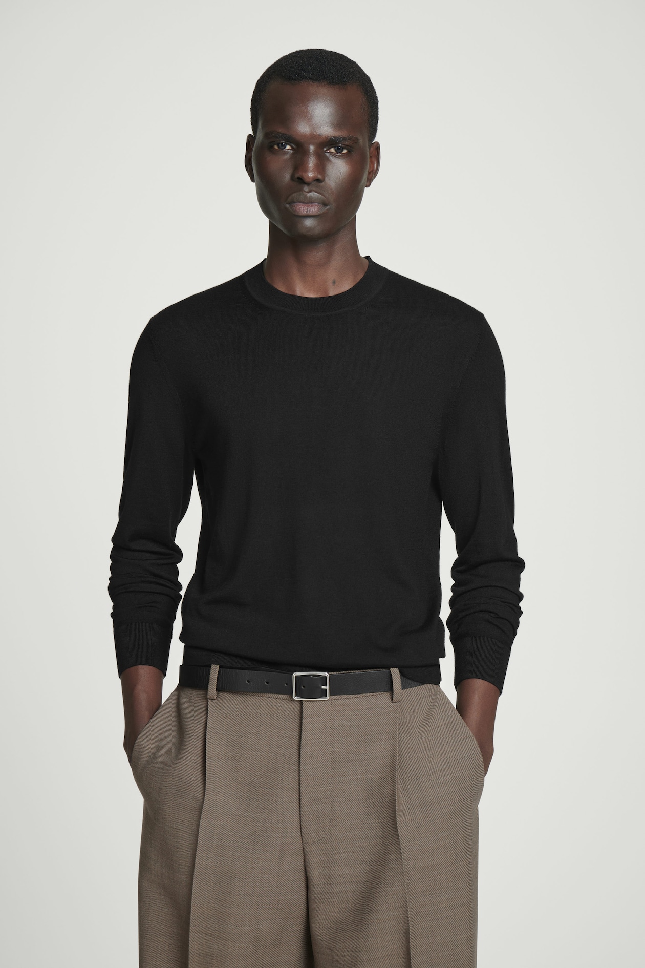 

Свитер из мериносовой шерсти-slim fit COS, черный