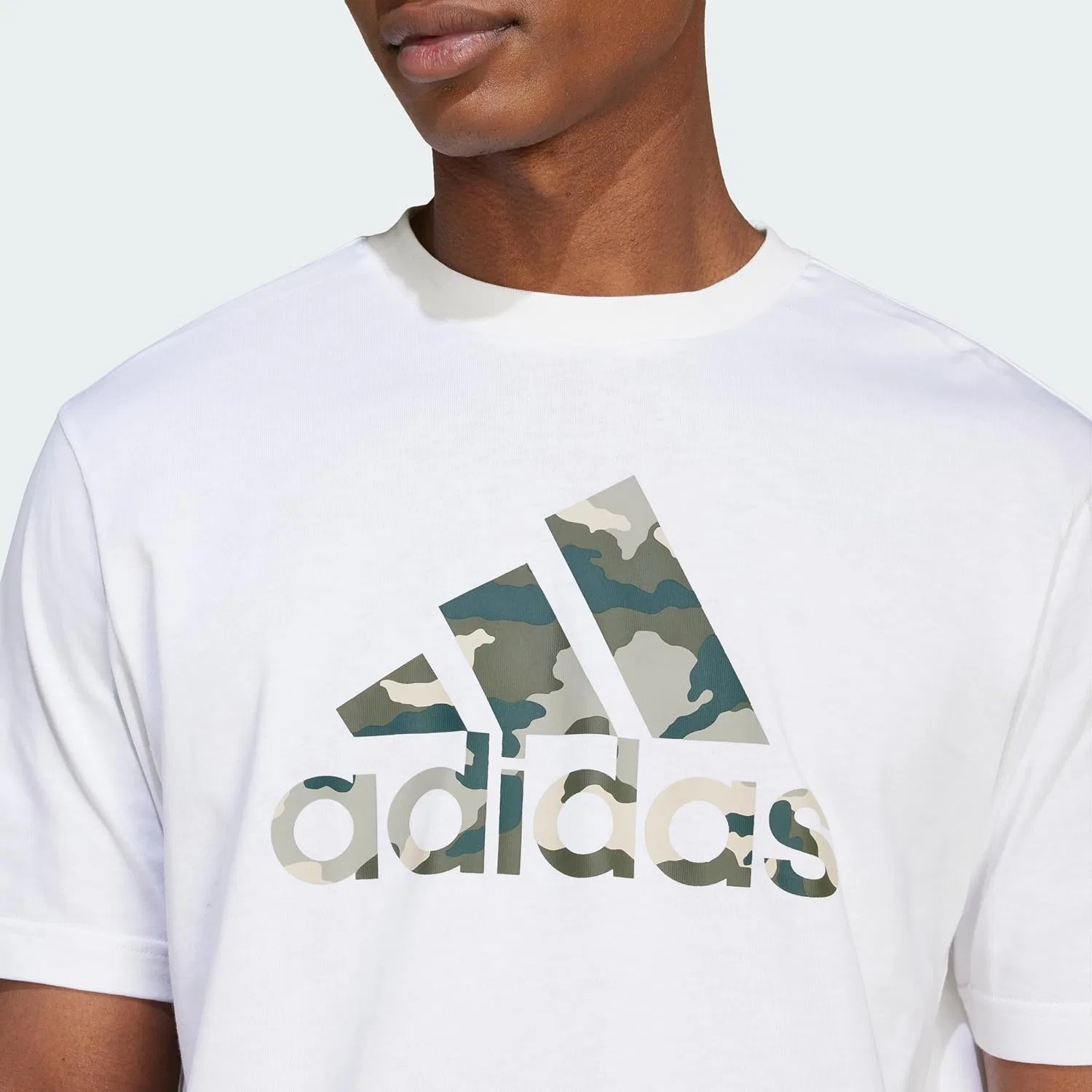 Футболка с камуфляжным принтом adidas, белый — фото 3