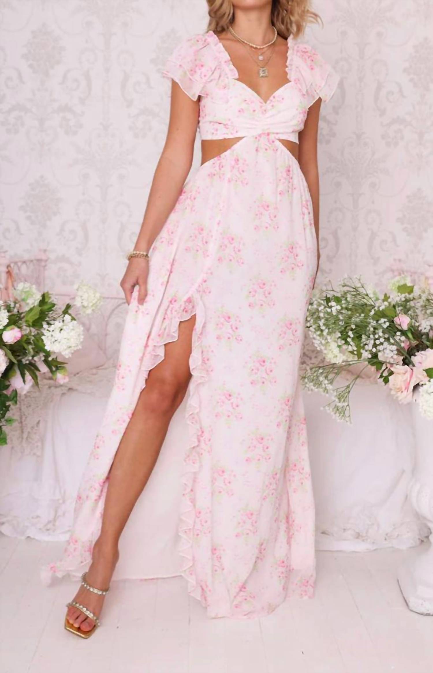 

Платье макси Rosabelle розового цвета Amy Jane London