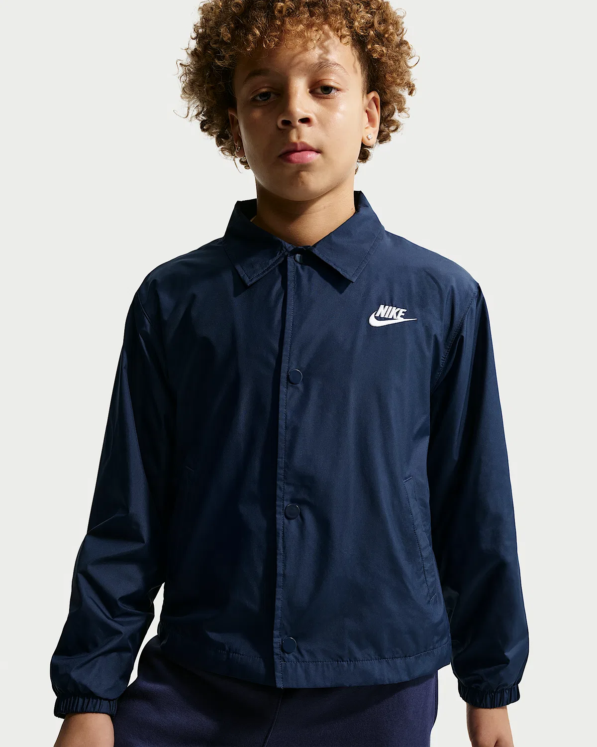 Детская куртка-тренч Repel Nike Sportswear Club, Midnight Navy/White — фото 3