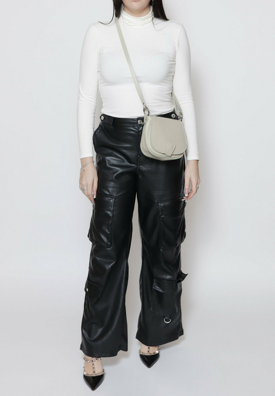 

Сумка кросс-боди Chiara Ferretti Cross body bag, S Latte/Mottled Beige