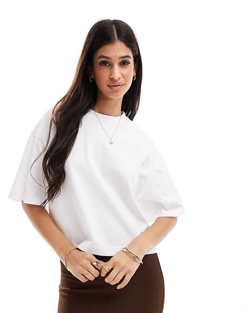 

ASOS DESIGN – белая короткая футболка свободного кроя