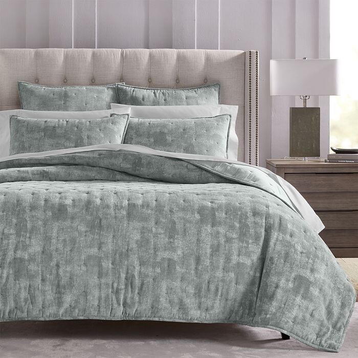 

Текстурированное покрывало из синели Hudson Park Collection, King, серый