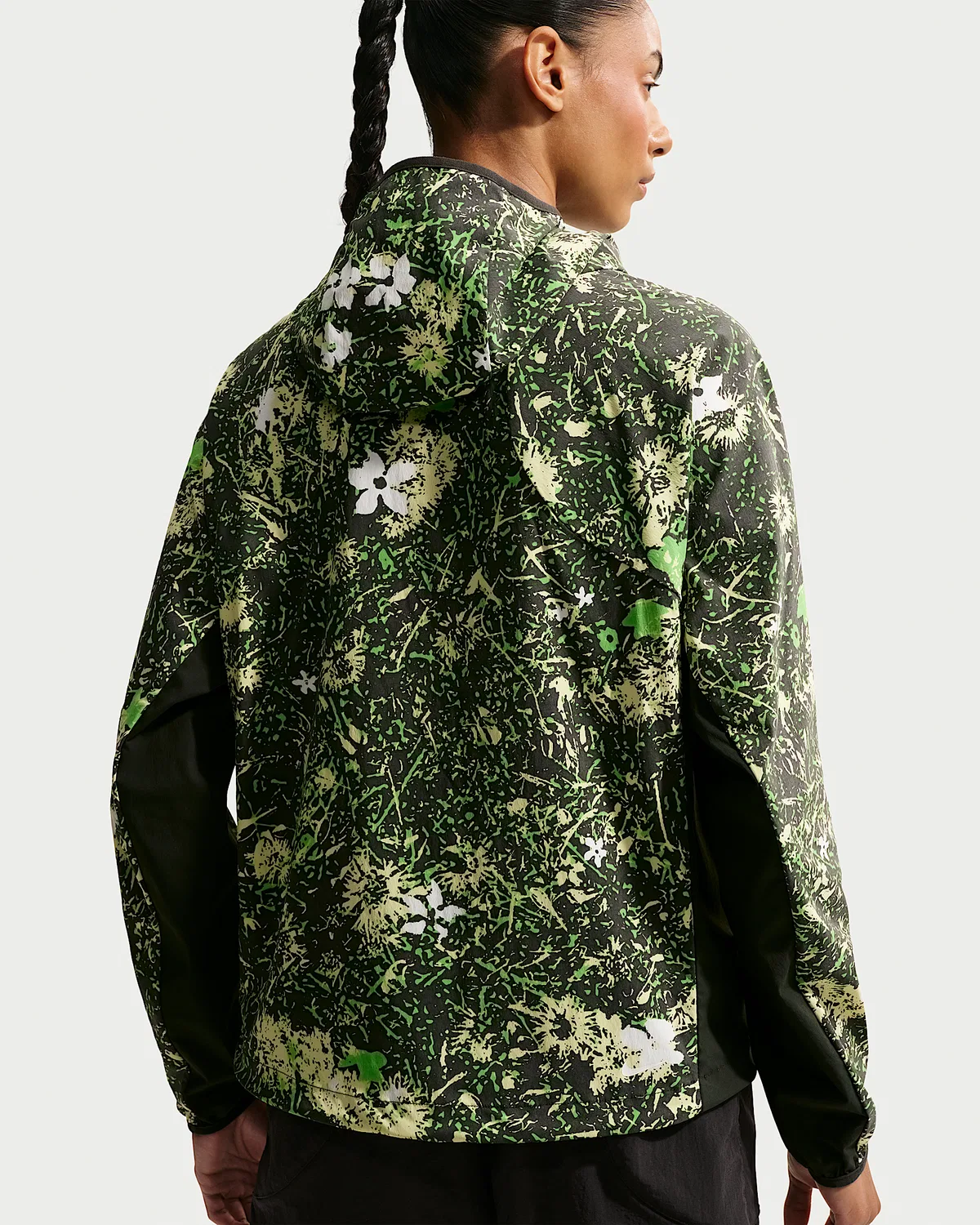 Женская куртка Nike ACG "Five Towers" с защитой от УФ, Black Spruce/Black Spruce/Life Lime/Summit White — фото 2