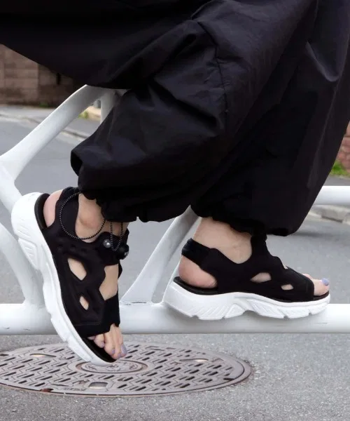 Унисекс сандалии Reebok Instapump Fury чёрно-белые