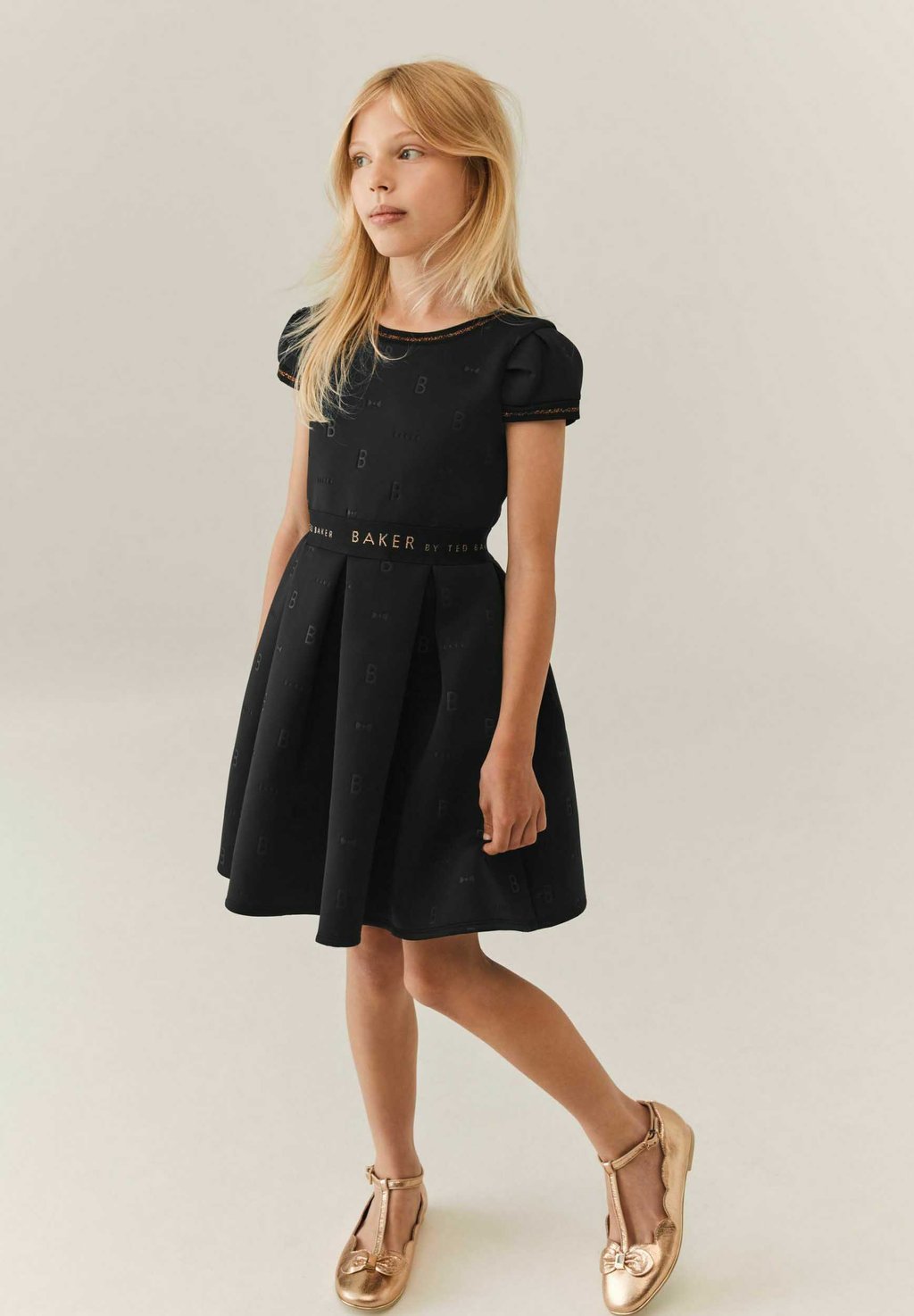 

Элегантное платье Baker By Ted Baker Embossed Scuba Black Dress Baker by Ted Baker, черный