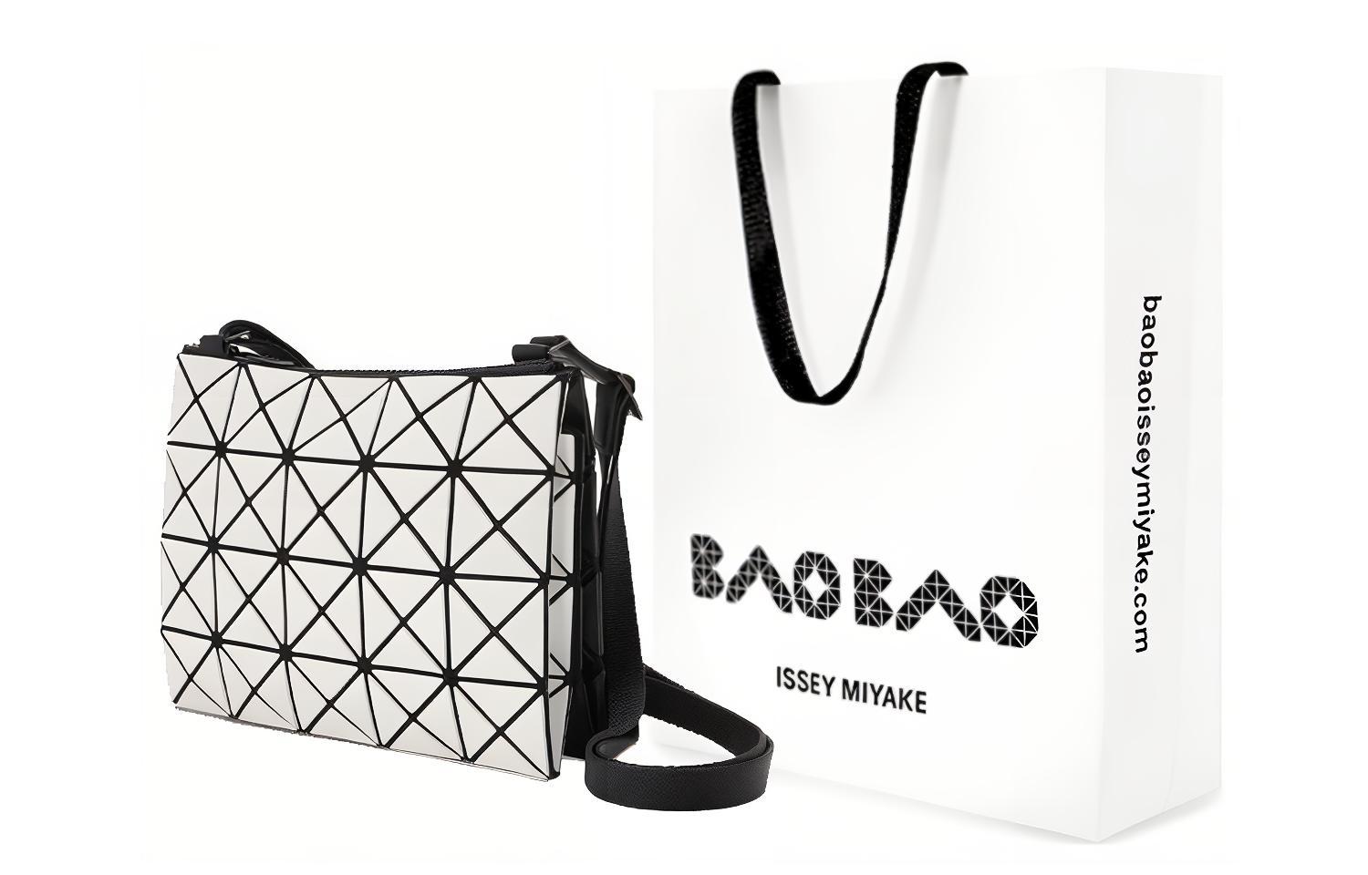 

ISSEY MIYAKE Сумка через плечо из поливинилхлоридной смолы женская бело-черная
