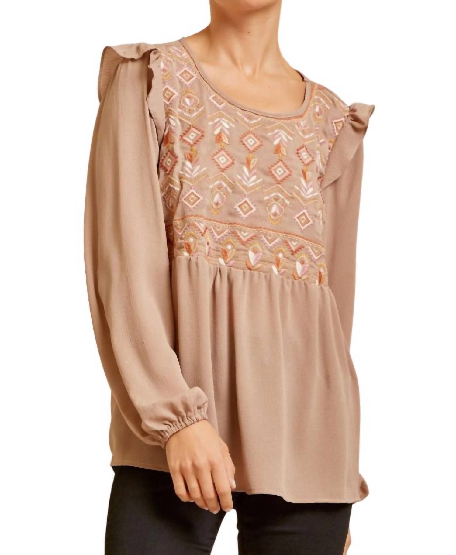

Вышитый топ Babydoll Ruffle Top цвета мокко ANDREE BY UNIT, цвет mocha