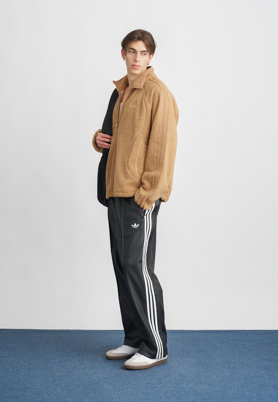 Флисовая куртка Adidas Originals Fleece jacket, Cardboard/Light Brown — фото 2