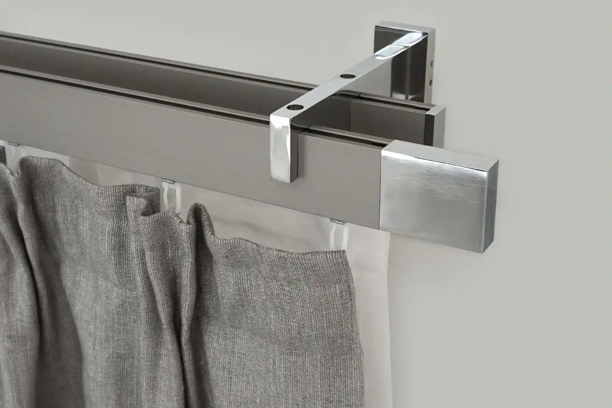 

Карниз для штор GARESA "FLAT", 2 направляющие, желаемая длина, прямоугольный профиль, настенный монтаж, идеальный ход, современный, выдвижной 140 см, цвет vernickelt/verchromt