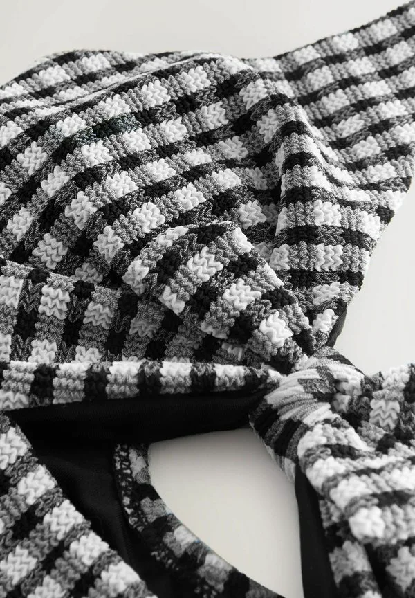Купальник с глубоким вырезом и эффектом утягивания живота Next, Black White Crinkle Gingham — фото 4