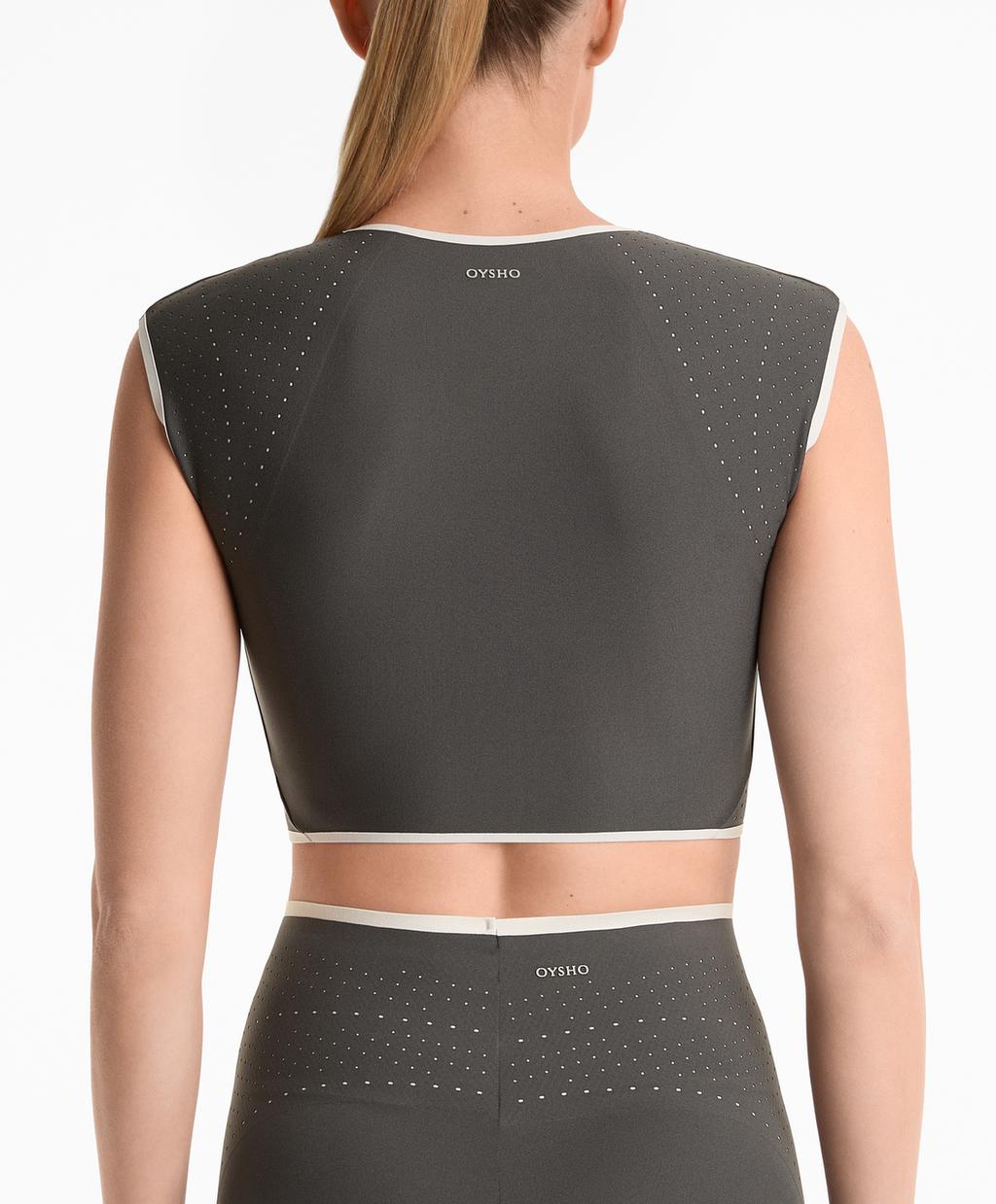 

Идеально подходящая перфорированная майка с чашечками Oysho, цвет Dark Lead Grey