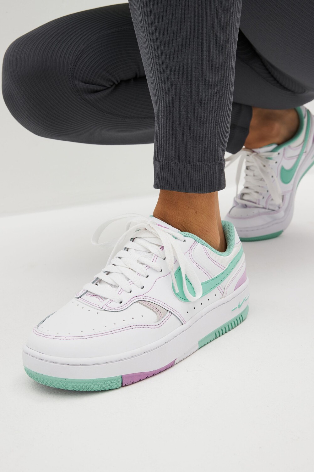 

Кроссовки Nike Linzi lillie, белый/светло-зеленый/светло-розовый
