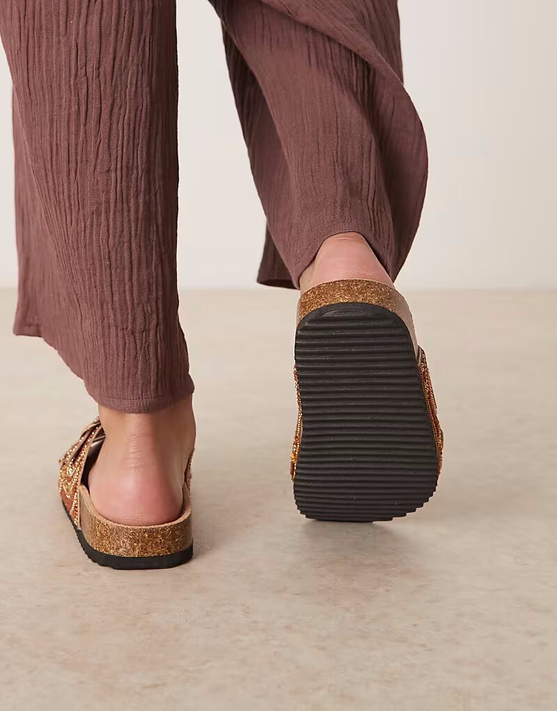 ASOS DESIGN Модные мюли на плоской подошве с двойным ремешком и отделкой бисером янтарного цвета — фото 3