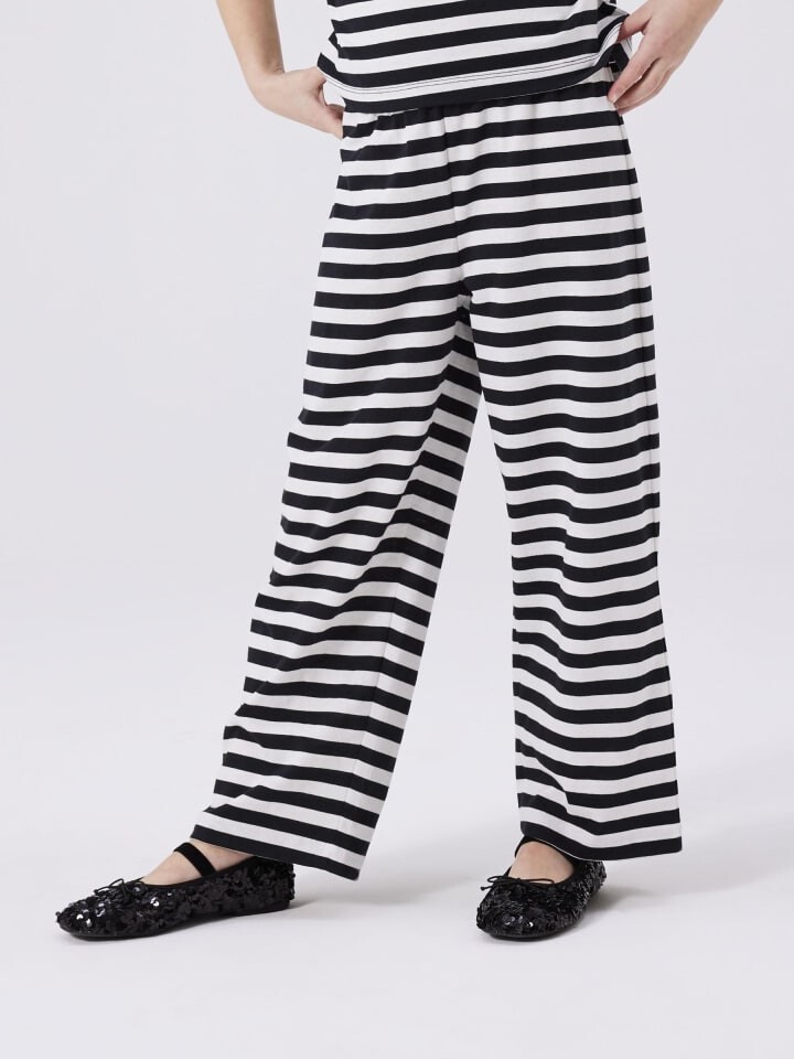 

Тканевые брюки name it weiter Beinschnitt verstellbarer Bund elastisch, черный