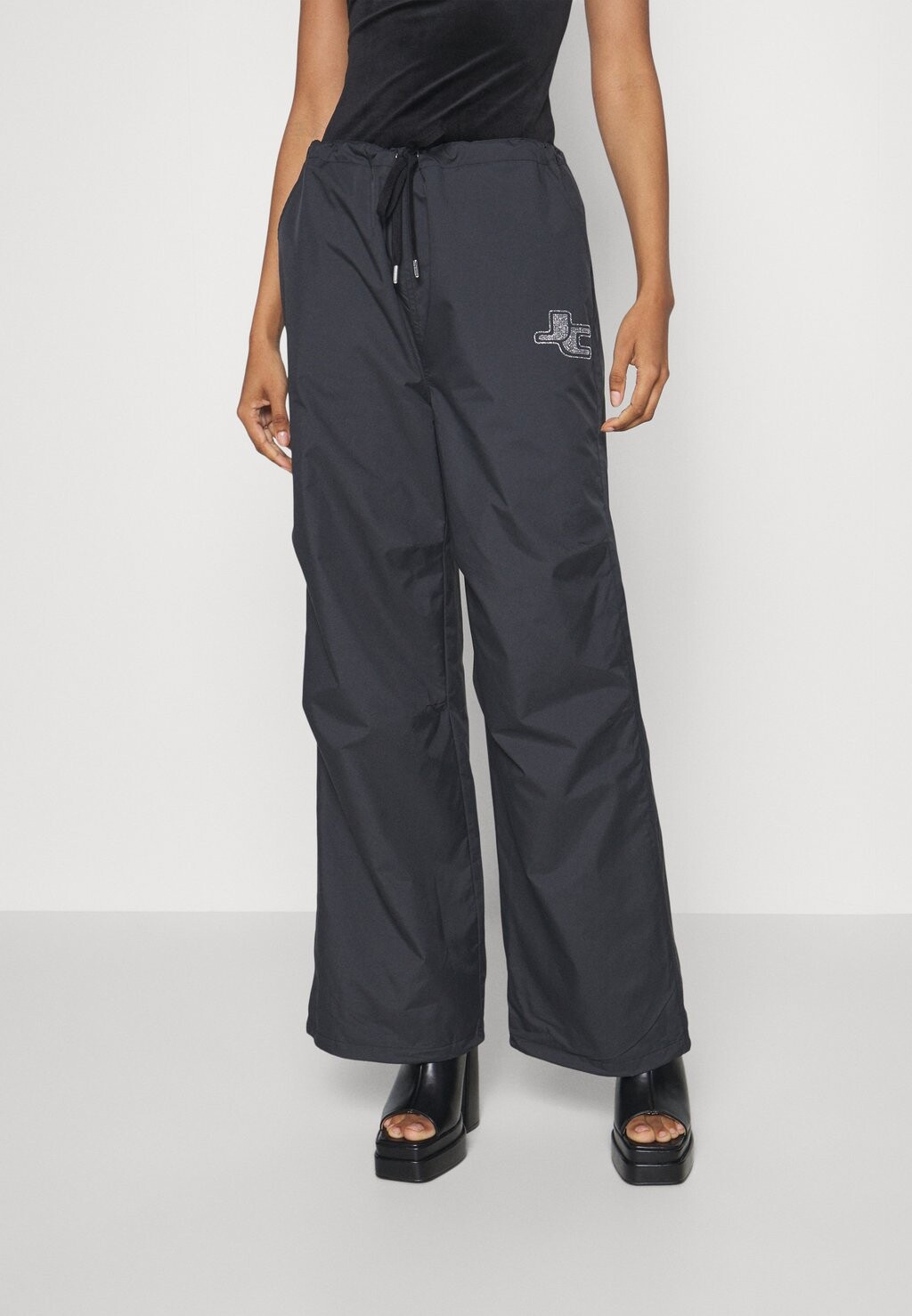 

Спортивные брюки Jesse Parachute Pants Juicy Couture, черный