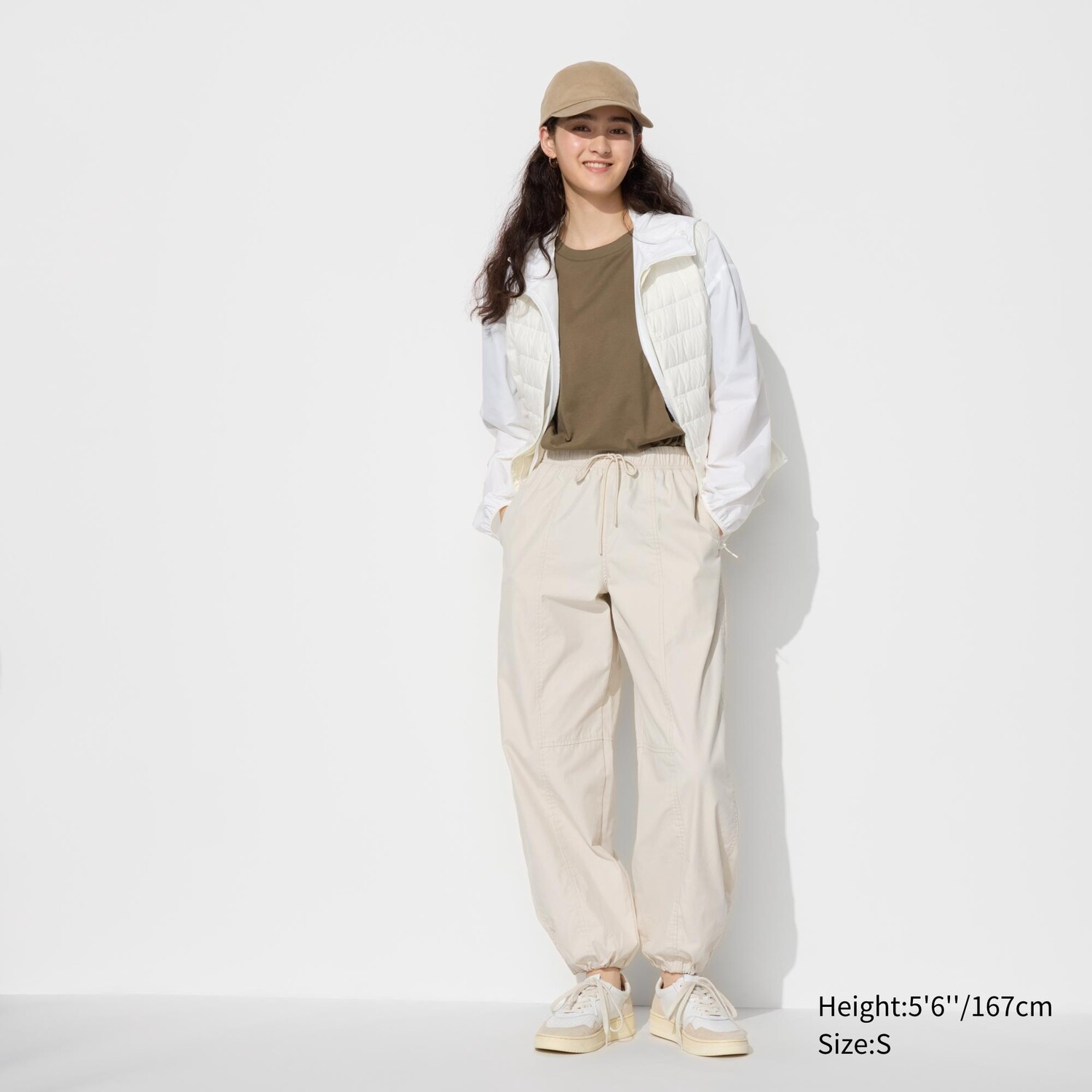 

Брюки-парашюты UNIQLO, светло-бежевый