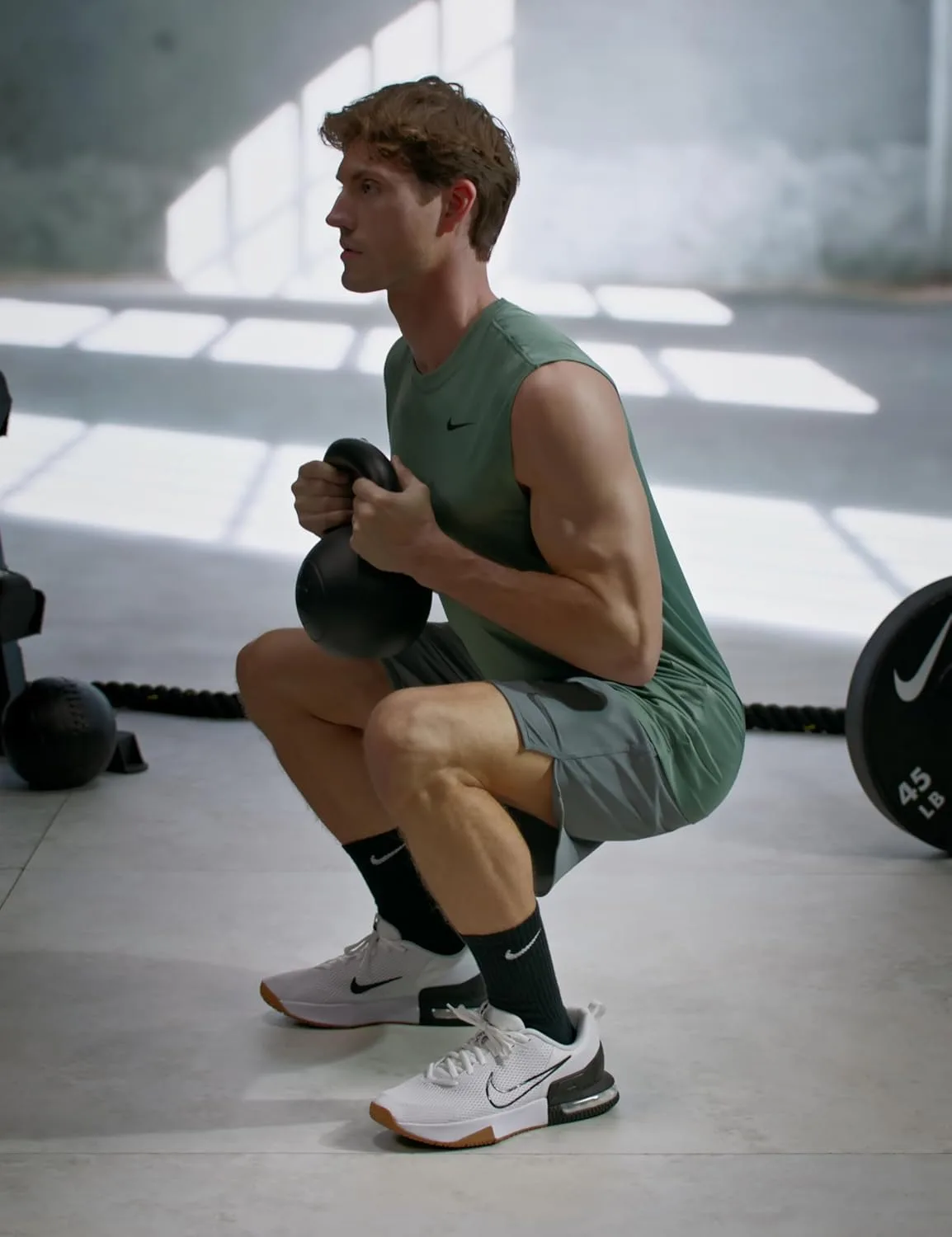 Мужские спортивные кроссовки Nike Air Max Alpha Trainer 6 размера M, белый/черный — фото 2