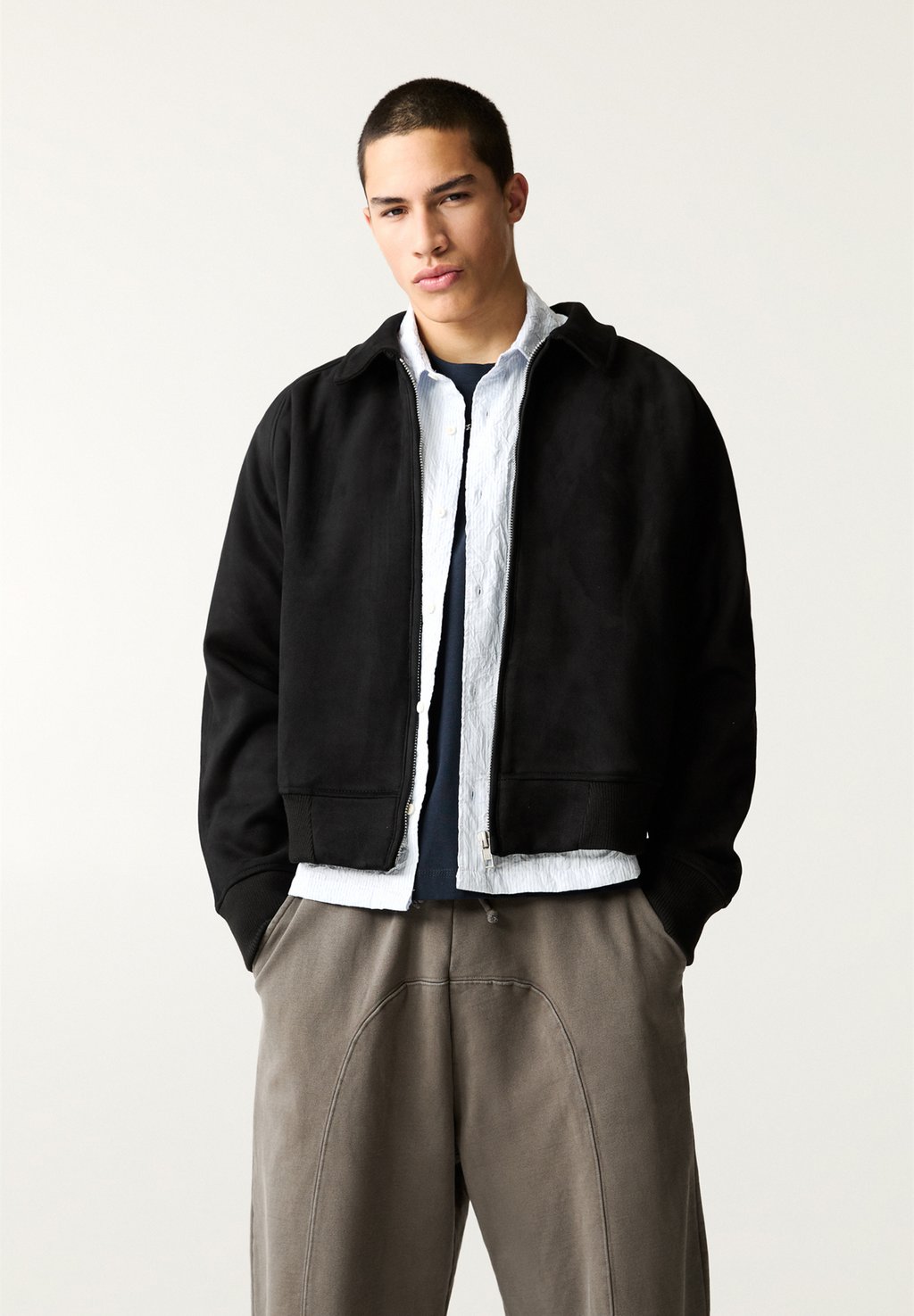 

Демисезонная куртка PULL&BEAR, черный