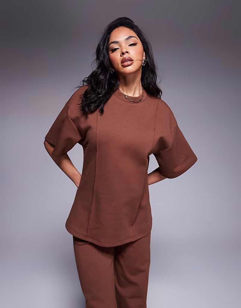 

Футболка свободного кроя ASOS DESIGN из ткани интерлок свободного кроя с декоративными швами коричневого цвета
