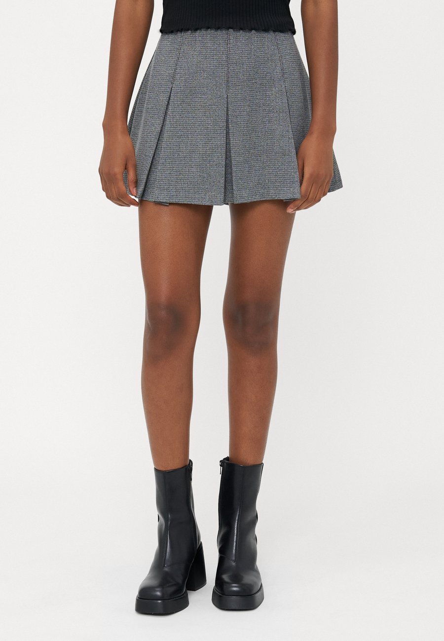 

Юбка ONLY Petite ONLDELL LIFE SKORT, Black Pepper/Blackend Pearl/Black