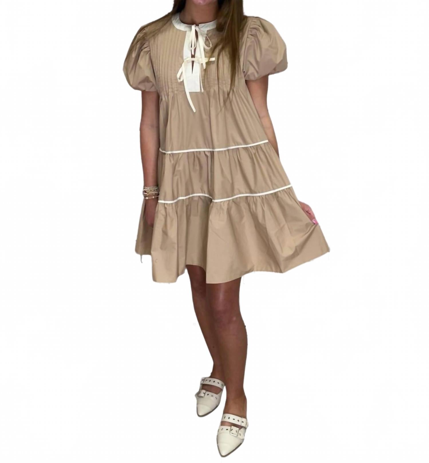 

Женское платье с защипами и пузырьками в цвете латте Entro, Latte