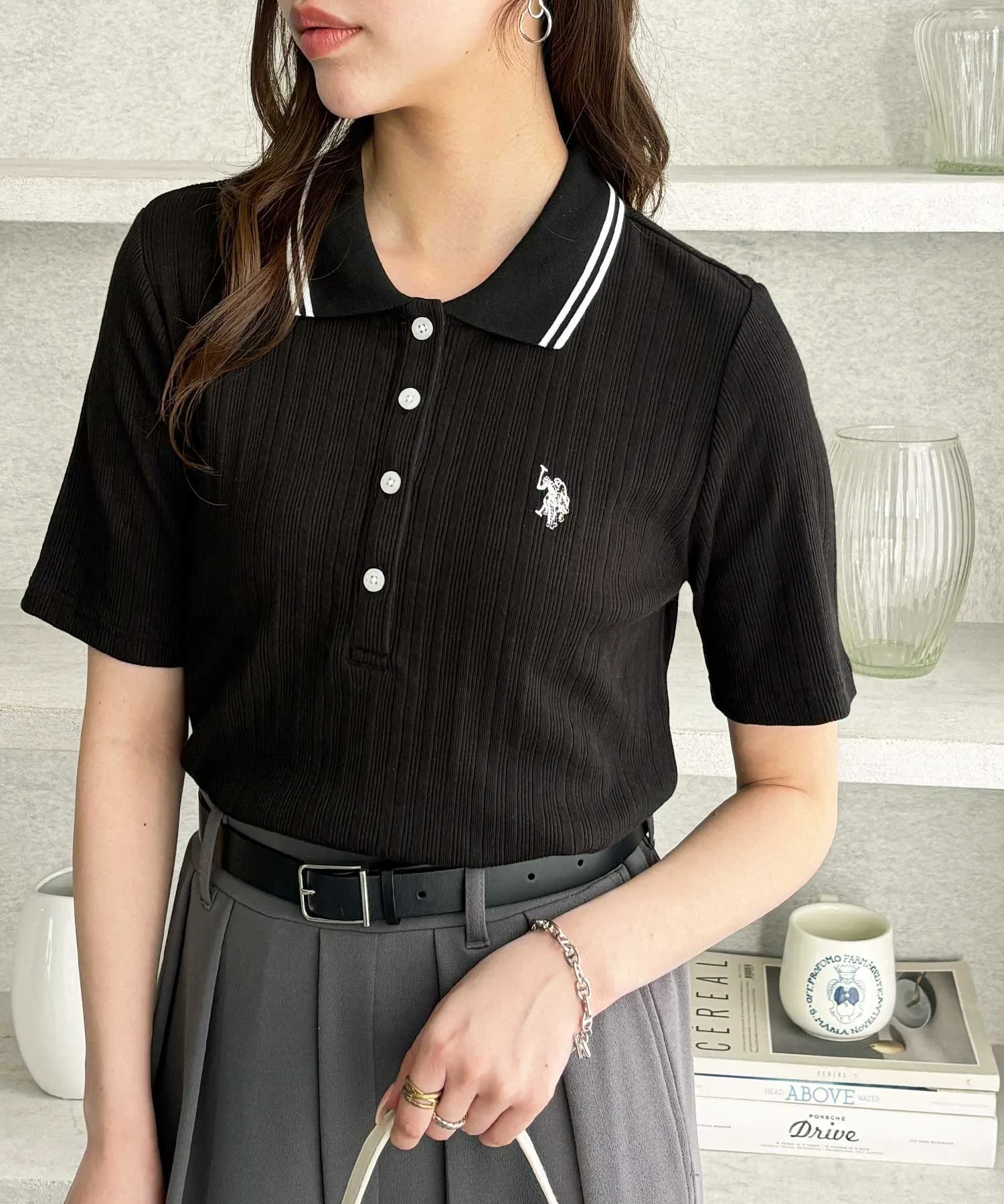Эксклюзивная рубашка-поло GeeRA [US POLO ASSN.] с воротником-поло, рваной окантовкой и вышивкой в одну точку. — фото 3