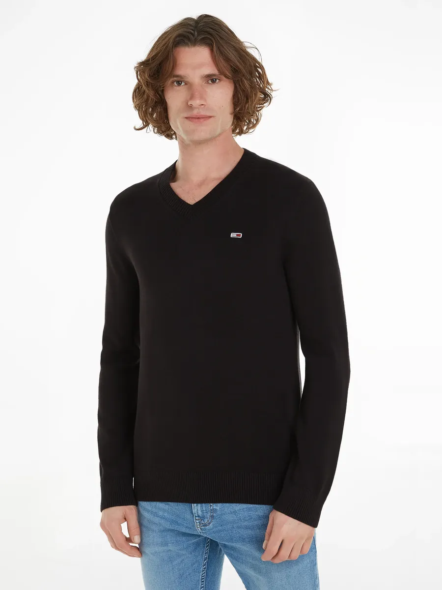 

Толстовка Tommy Jeans "TJM SLIM V NECK ESSNTL SWEATER" с вышитым логотипом, черный