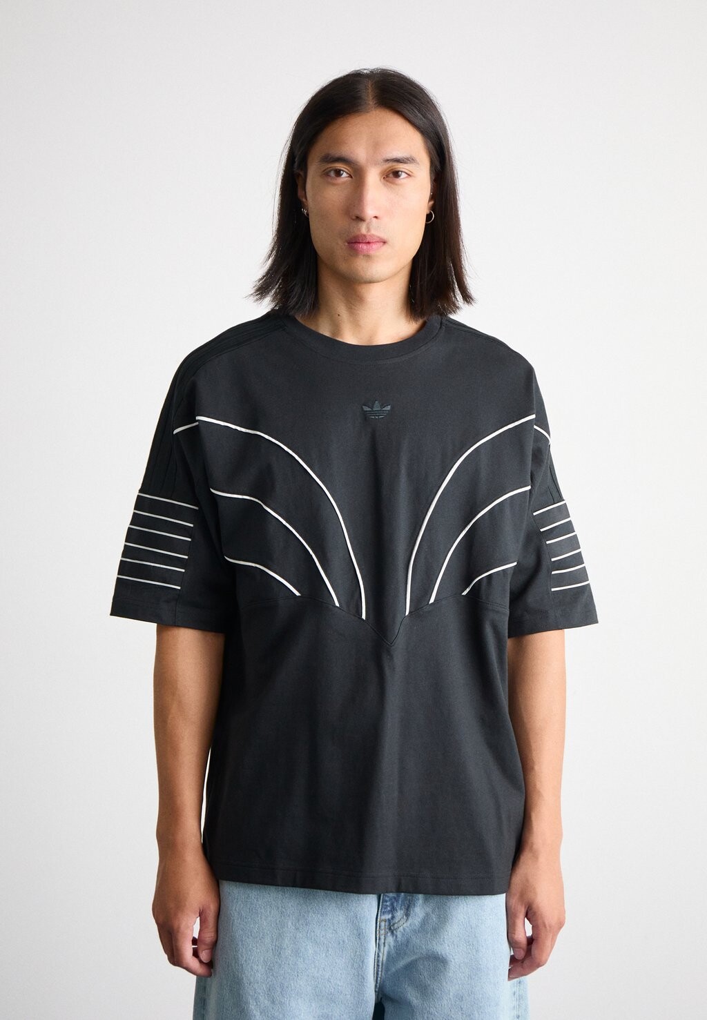 

Футболка с принтом adidas Originals, черный