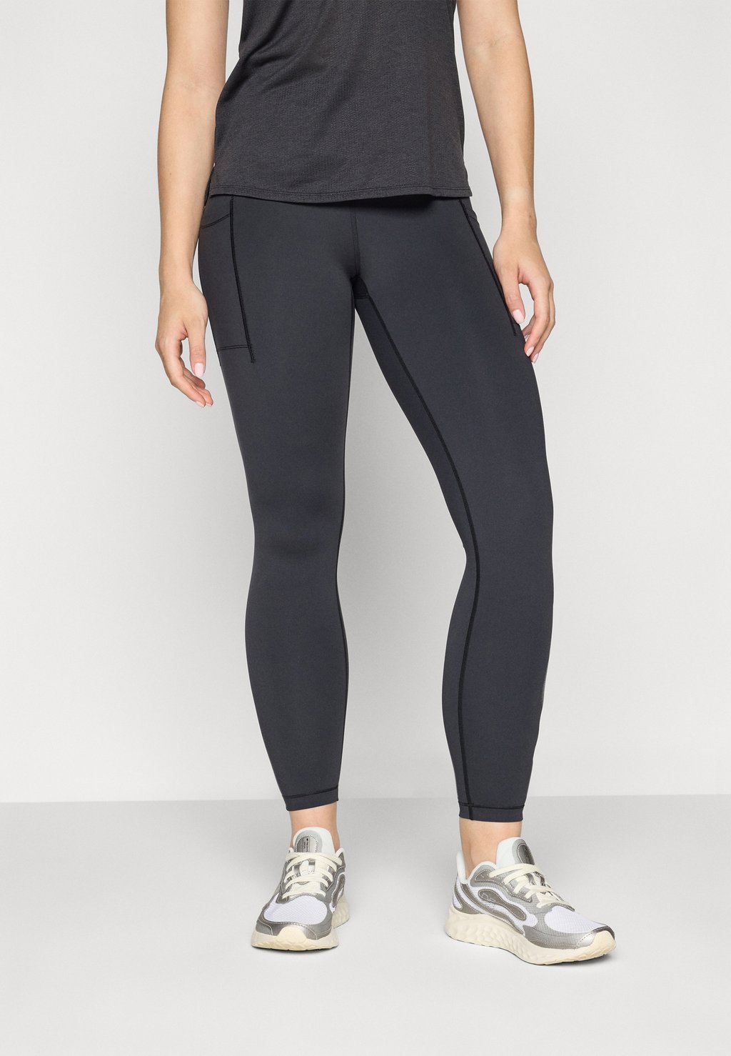 

Леггинсы для бега LONDON MARATHON SLEEK POCKET HIGH RISE LEGGING New Balance, черный