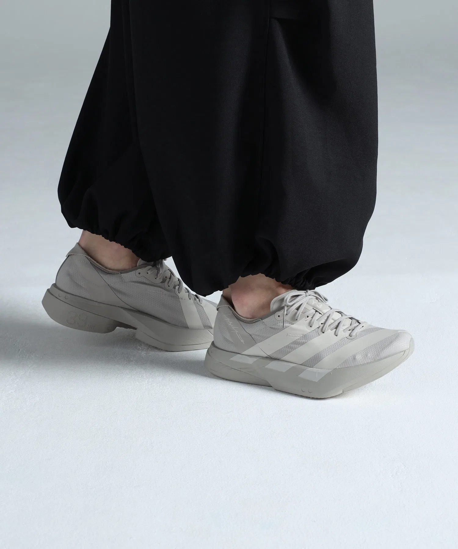 Унисекс кроссовки для бега Y-3 ADIOS PRO 4 коричневые — фото 2