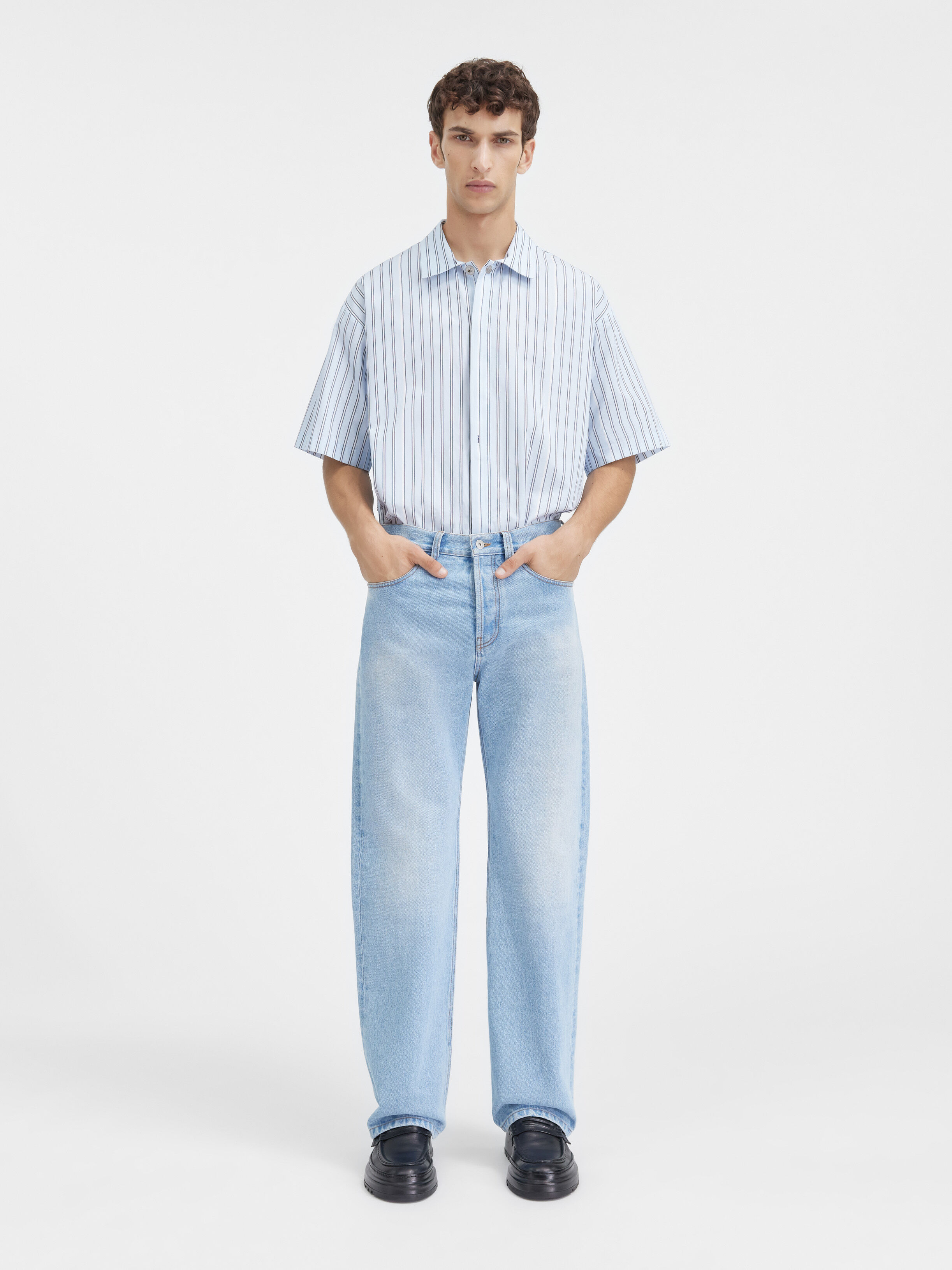 

Джинсы прямого кроя JACQUEMUS The straight de-Nîmes denim pants, цвет Light Blue/Tabac