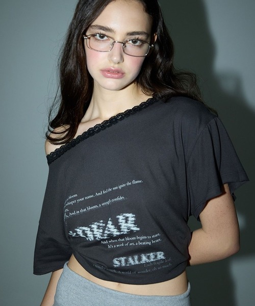 

Футболка с открытыми плечами, бренд Dearstalker/Dear