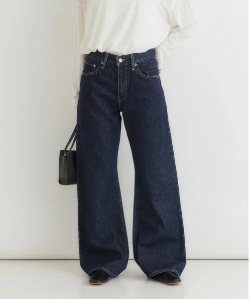 【Levi's】Джинсы средней длины свободного кроя, расклешенные книзу (удлиняют ноги / темно-синий цвет / оригинальные детали) — фото 2