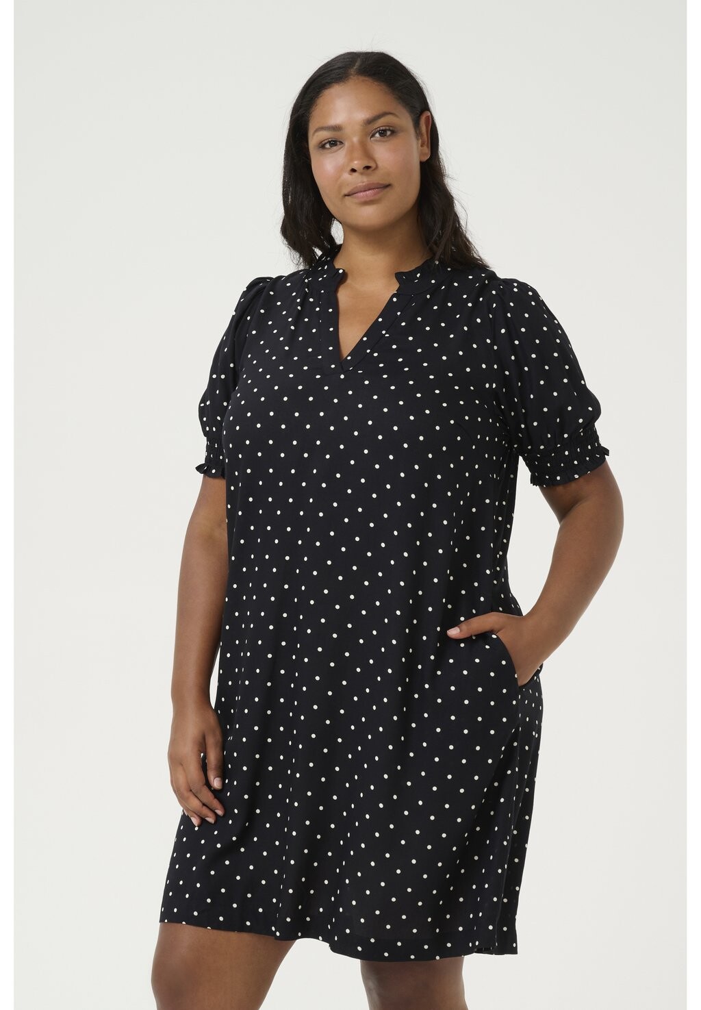 

Дневное платье KAFFE CURVE KCBEATHEA SHORT SLEEVE DRESS Kaffe Curve, черный