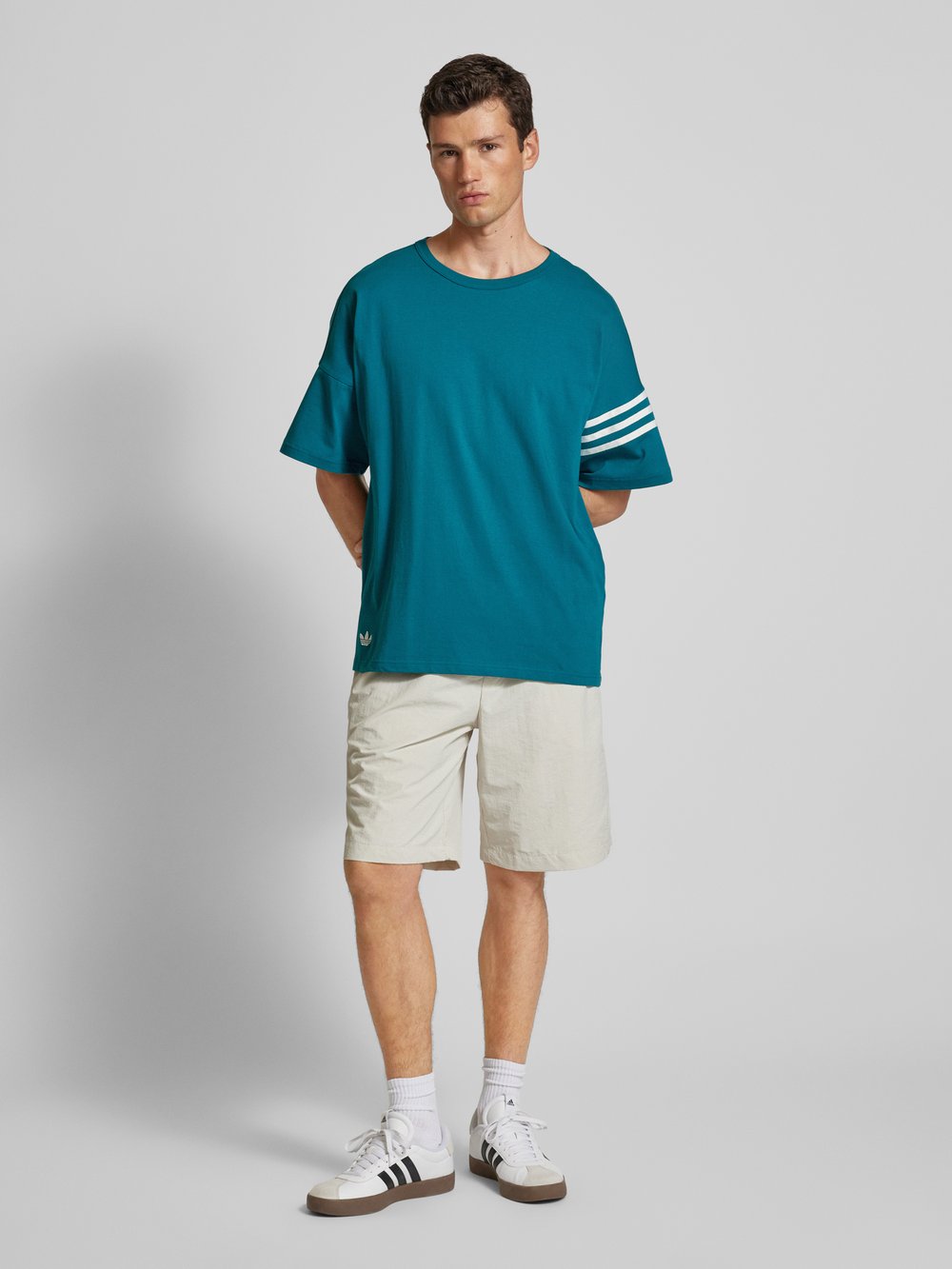 

Футболка со спущенными плечами adidas Originals