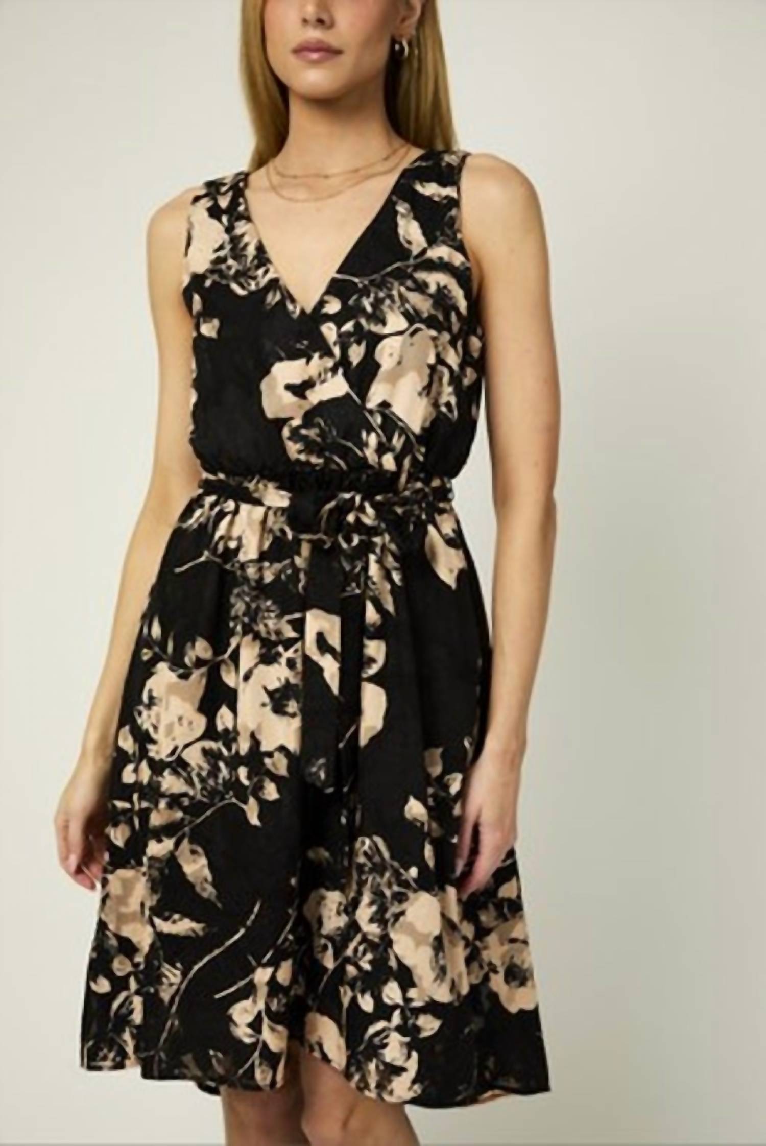 

Платье Floral Harmony Burnout Hi-Lo черного цвета GILLI