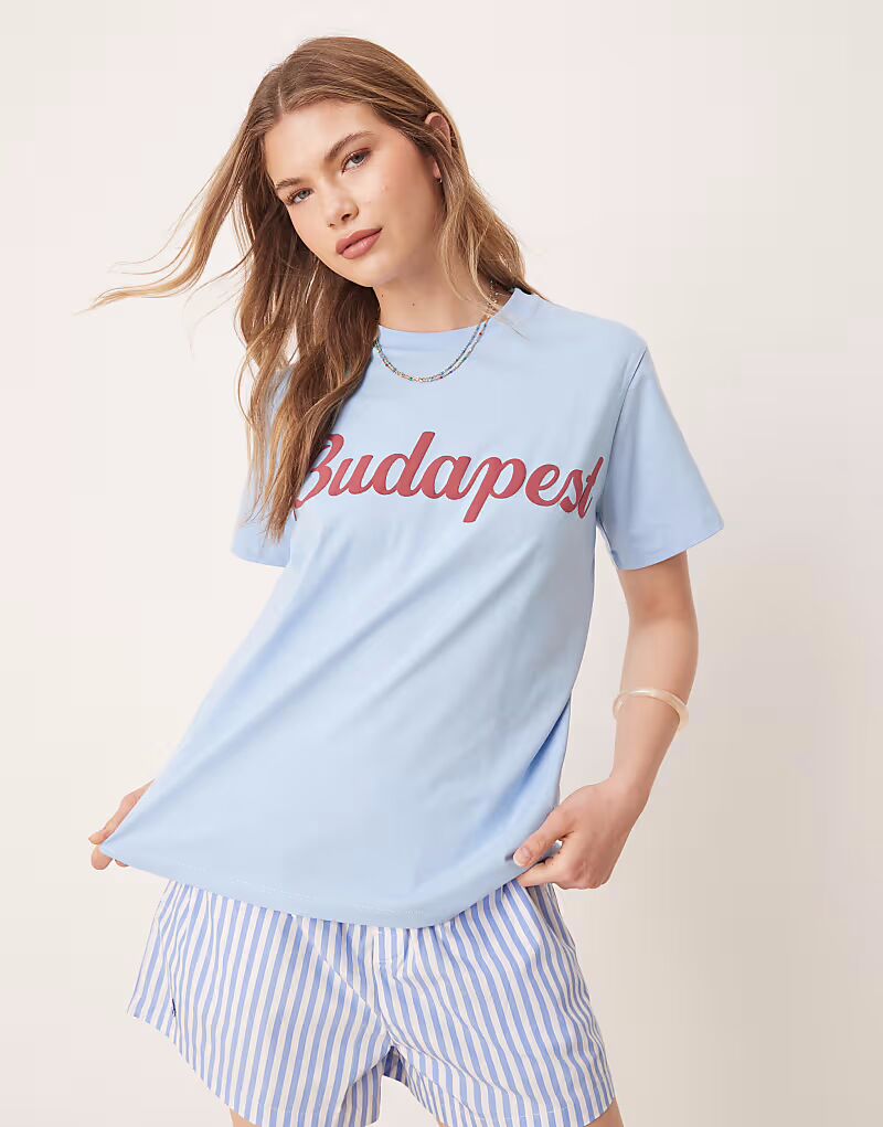 

Футболка ASOS DESIGN прямого кроя с принтом Будапешт синего цвета