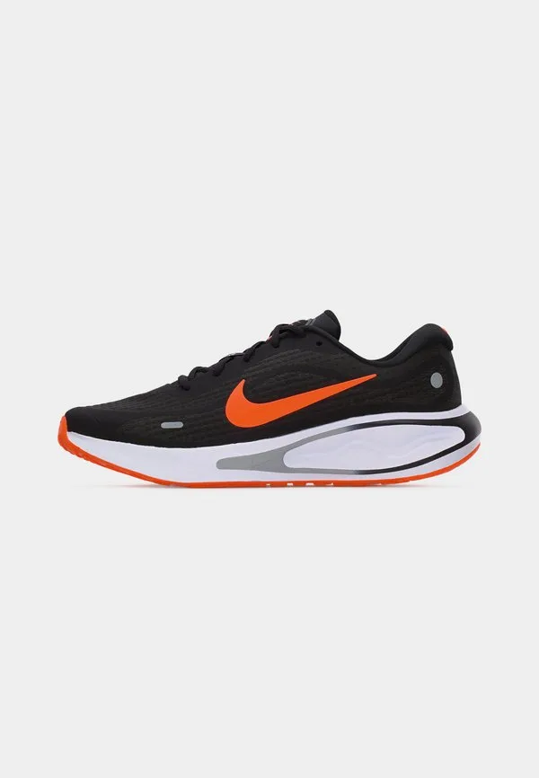 Кроссовки для бега по шоссе от компании journey run Nike Performance, Black/Total Orange/Anthracite/Wolf Grey/White — фото 2