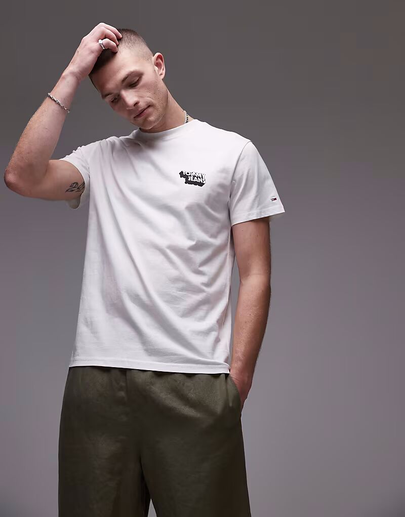 

Футболка Tommy Jeans Stack Logo белого цвета