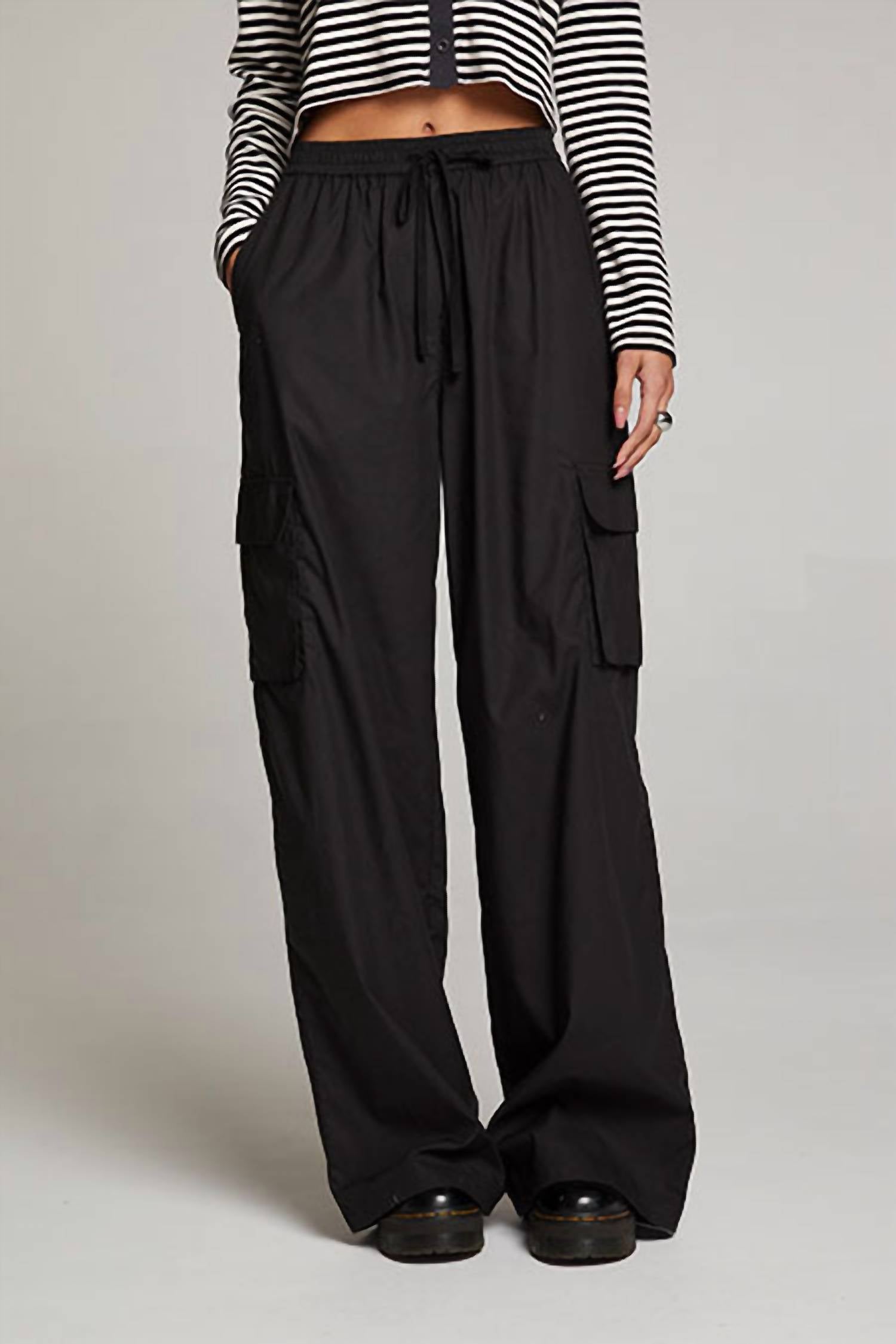 

Черные удобные брюки Chaser